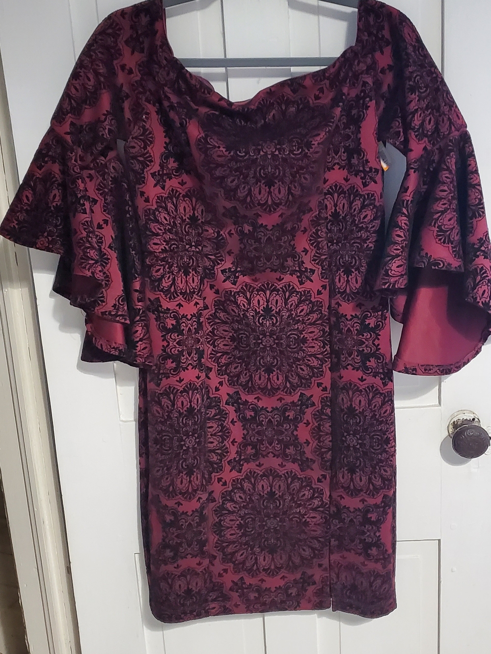 VENUS Burgundy and Black Velvet Burnout Midi Dress - Picture 2 of 5